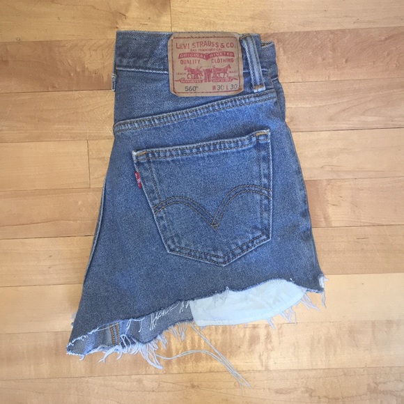 Levi’s Cut-Off Jean Shorts - Picture 4 of 5